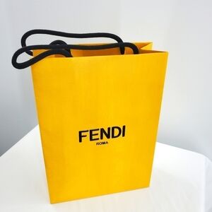 New cardstock paper gift bag with black handle